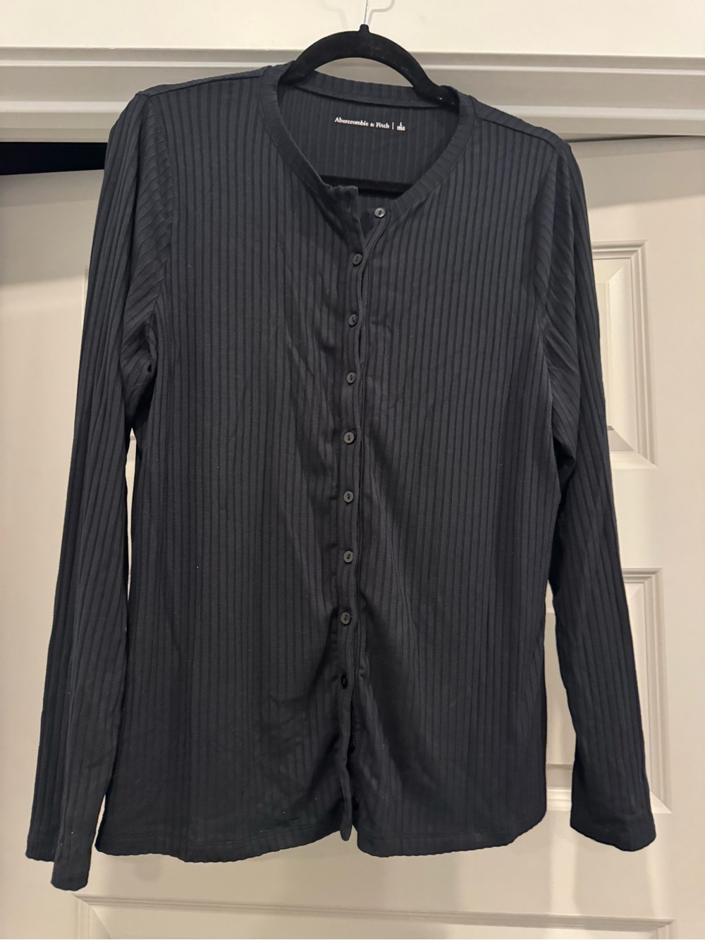 Abercrombie & Fitch women’s Black Ribbed Button-Up shirt